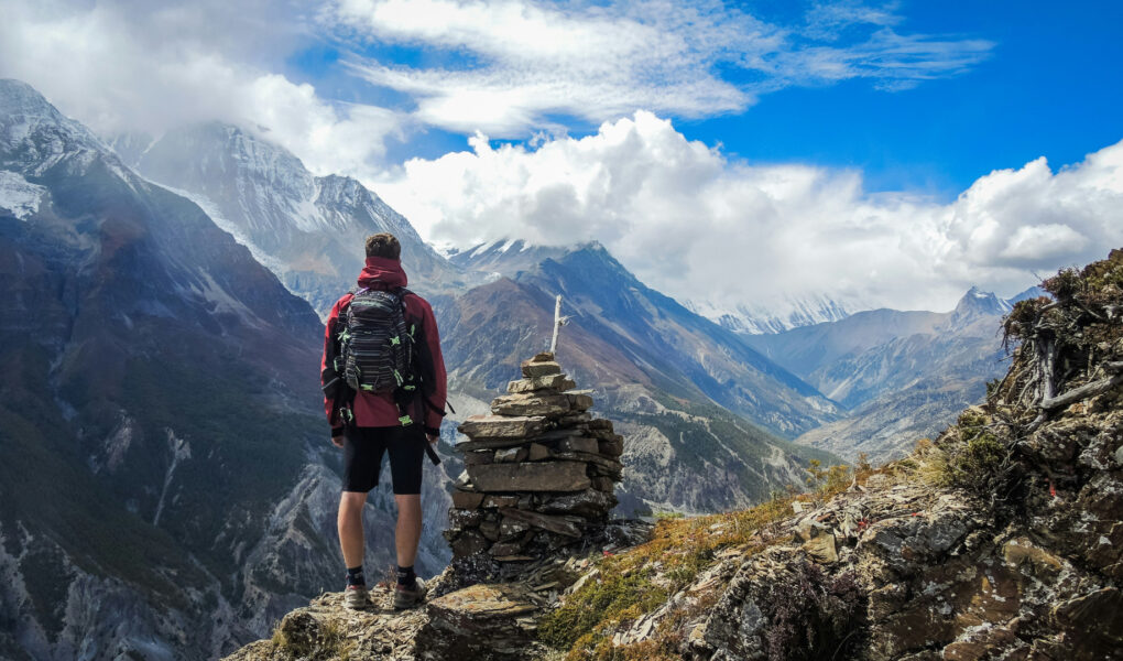 Choisir un trek accessible pour une première expérience dans l’Himalaya