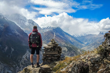 Choisir un trek accessible pour une première expérience dans l’Himalaya
